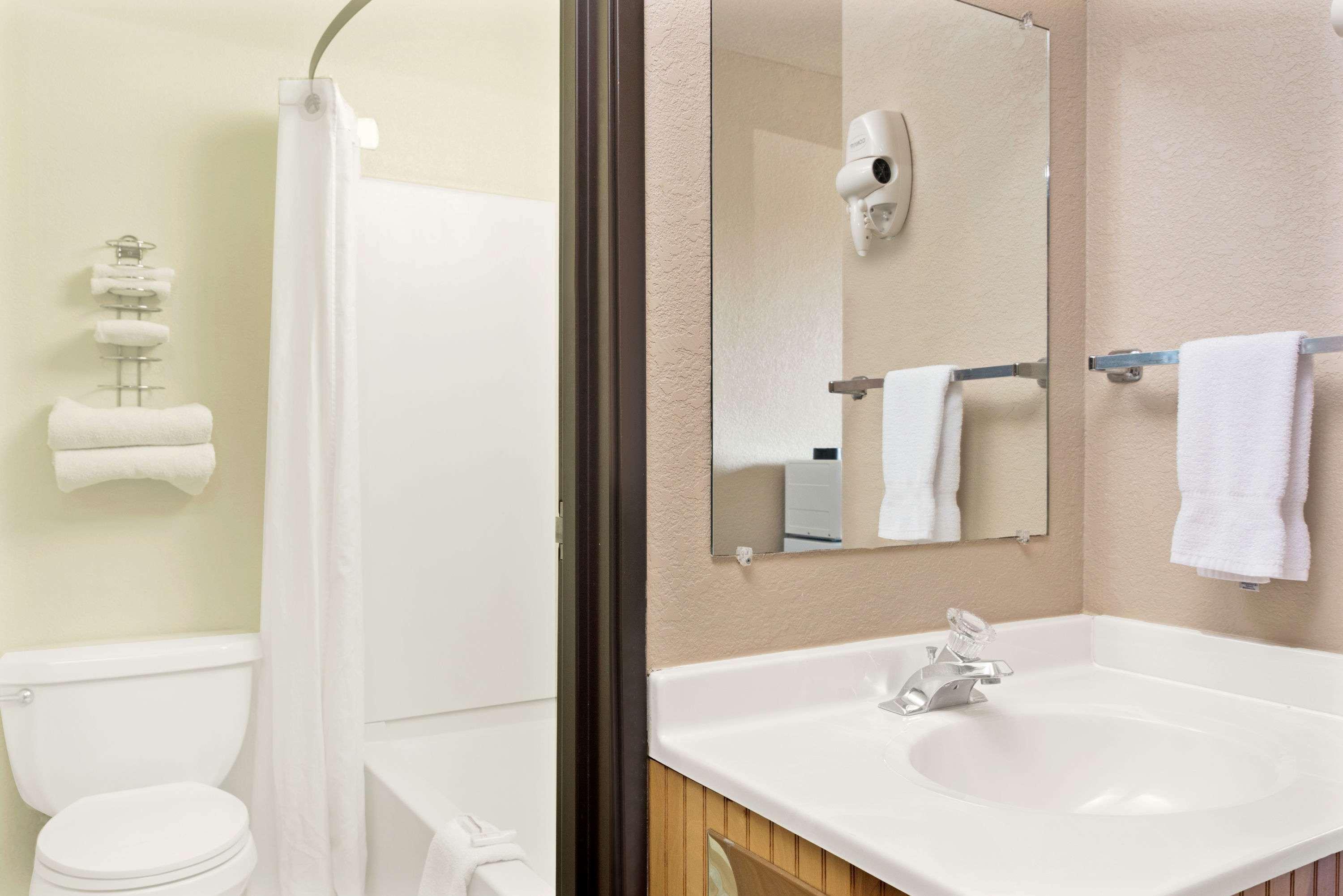 Super 8 By Wyndham Spokane/West Airway Heights Exterior photo